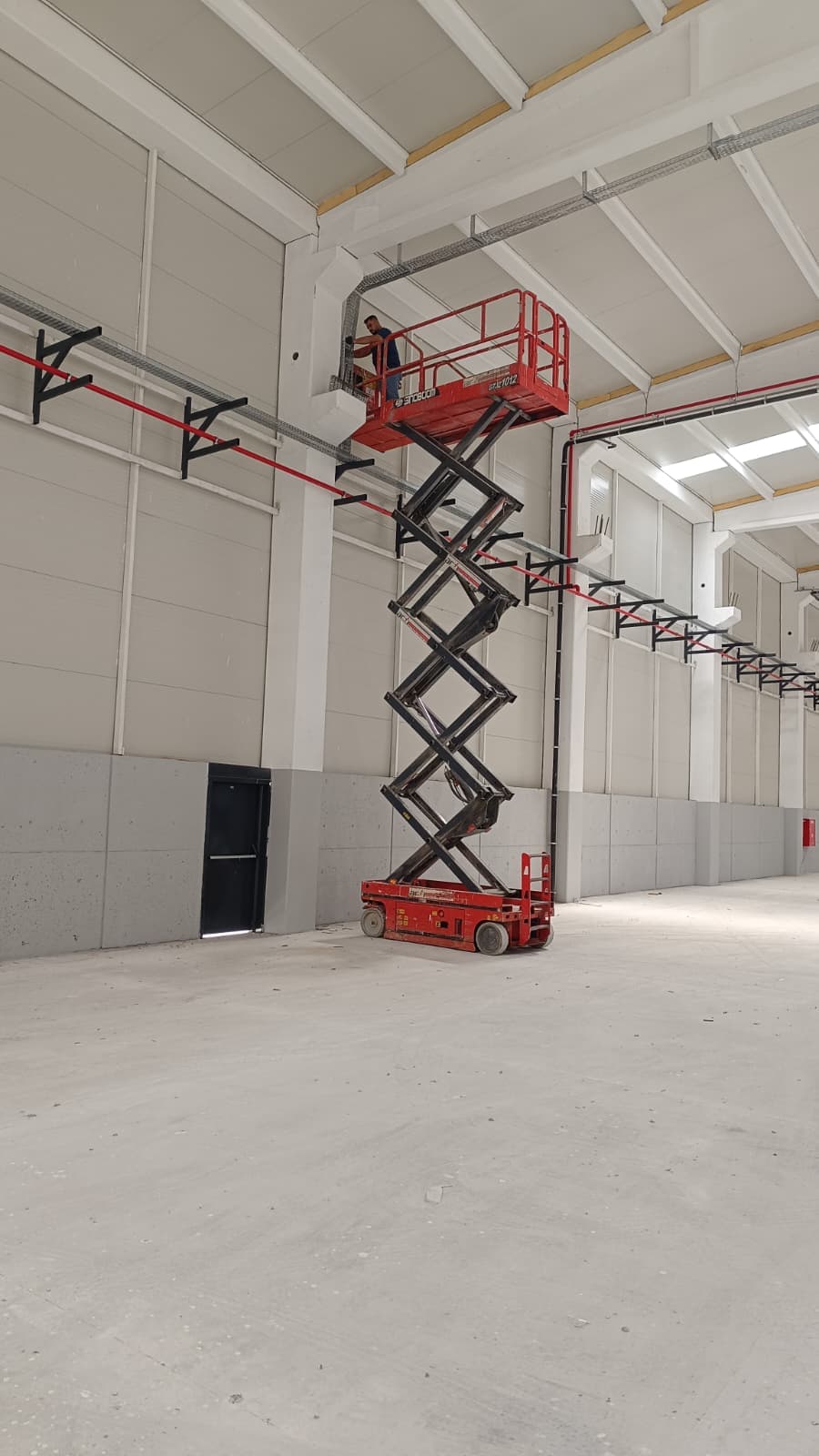 Kütahya seramik fabrikasında yükseltici platformla hat üstü bakım